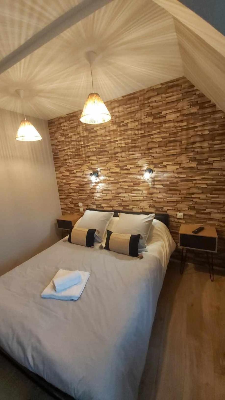 Hotel La Renaissance à Condé-sur-Noireau Extérieur photo